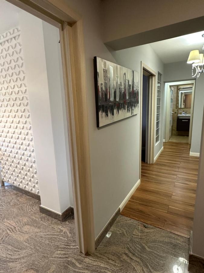 Page3 Apartament Targoviste Bagian luar foto