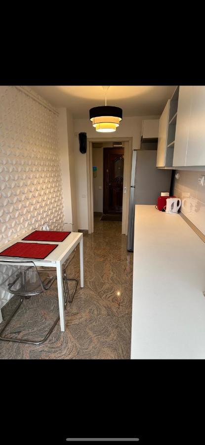 Page3 Apartament Apartment Targoviste Bagian luar foto